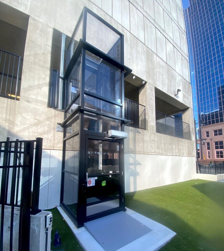 Outdoor Glass Wheelchair Lift